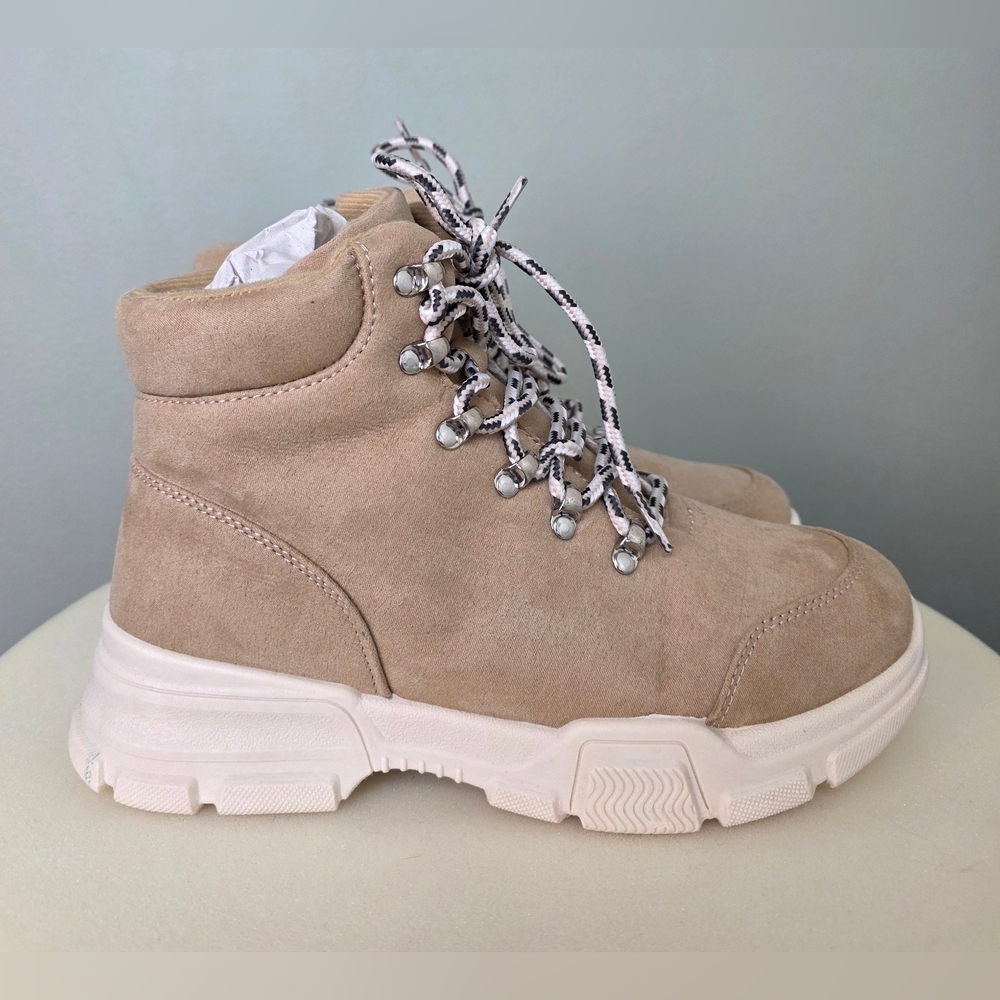 SO Bottlenose Boots Women's Natural Wheat Lace-up Sport Hiking Boots, Size 7.5